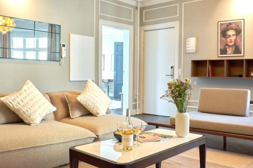 4BR Balcony EXTREME LOCATION and Luxury scandinavian Designer Apt - image 7