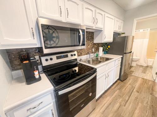 Side-by-Side Family Apartments - Sleeps 15 Total Side-by-Side Family Apartments - Sleeps 15 Total