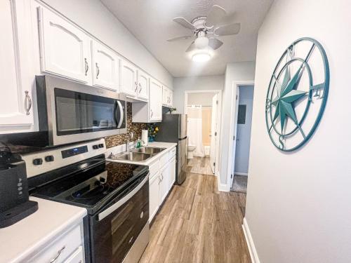 Side-by-Side Family Apartments - Sleeps 15 Total Side-by-Side Family Apartments - Sleeps 15 Total