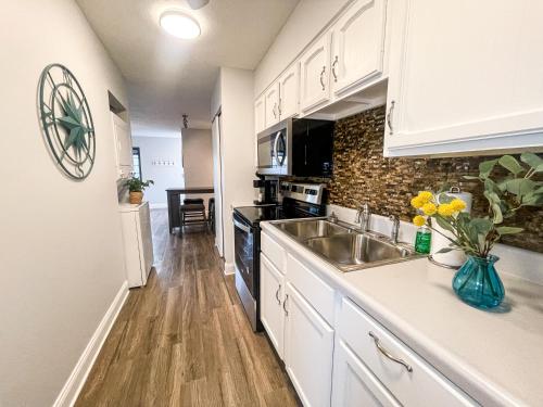 Side-by-Side Family Apartments - Sleeps 15 Total Side-by-Side Family Apartments - Sleeps 15 Total