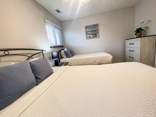 Side-by-Side Family Apartments - Sleeps 15 Total Side-by-Side Family Apartments - Sleeps 15 Total