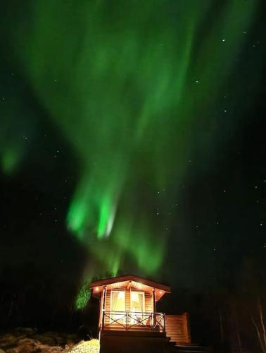 Hytte på Sør Senja med nydelig utsikt og jacuzzi