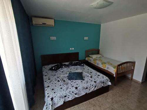 Triple Room with Balcony image 9