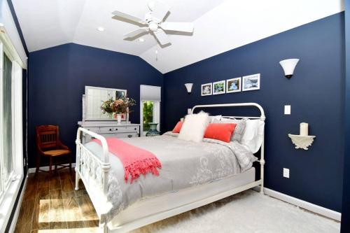 Luxury Cottage at Millpond Falls in Warwick, USA