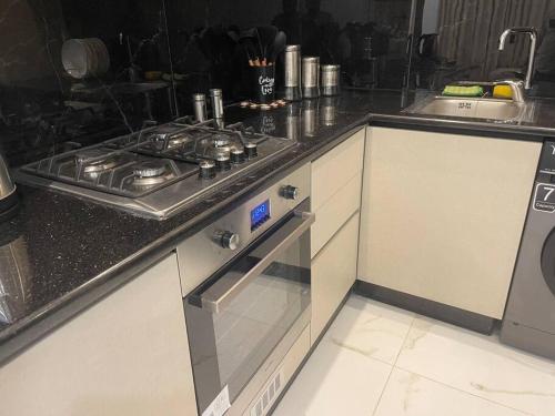 Kitchen, Oqdeh Delux Apartments in Jerash