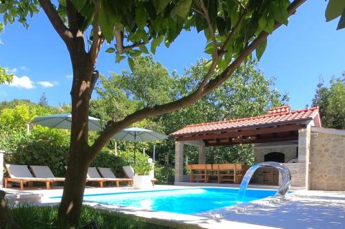  Amazing residence with NEW private pool,sauna,BBQ in Žrnovnica