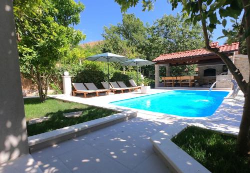  Amazing residence with NEW private pool,sauna,BBQ in Žrnovnica