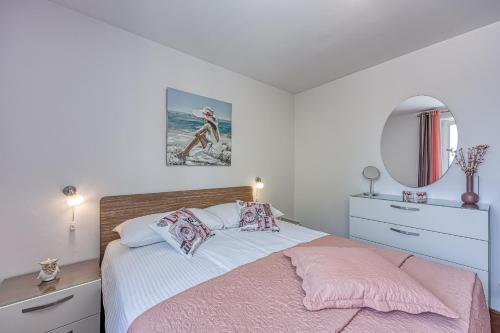 Apartment Mirjana - image 11