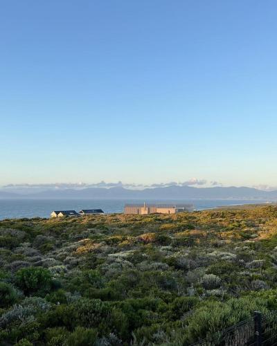 Cast Away at Romansbaai - Salted Fynbos Staying