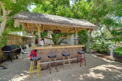 Satellite Beach Sunshine House - 5 Min to Cocoa! - image 2