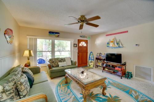 Satellite Beach Sunshine House - 5 Min to Cocoa! - image 6