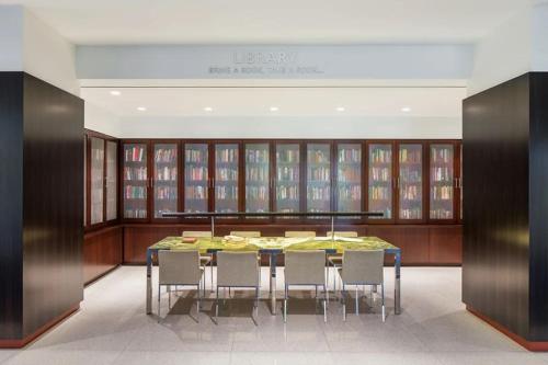Awesome 2 BR Condo @Crystal City With Gym in Arlington, USA