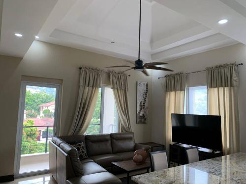 Modern Kingston Sunny View Vacation Home 3