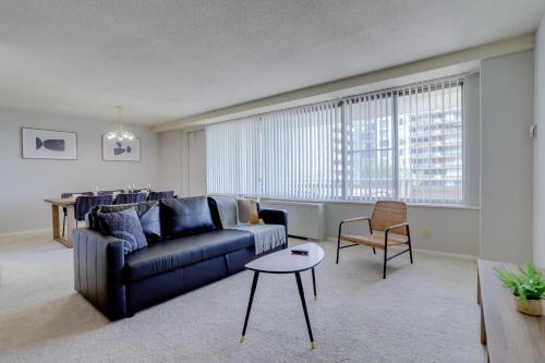 Awesome 2 BR Condo @Crystal City With Gym in Arlington, USA