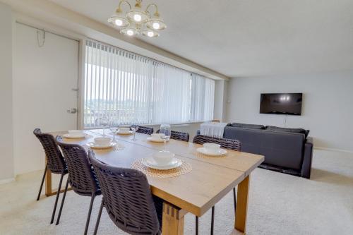 Awesome 2 BR Condo @Crystal City With Gym in Arlington, USA