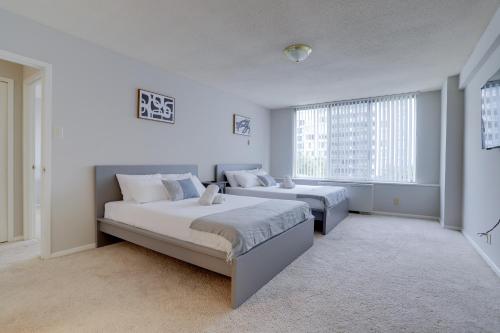Awesome 2 BR Condo @Crystal City With Gym in Arlington, USA