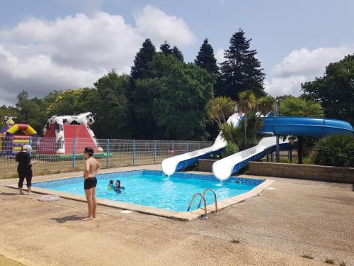 Mobilhome 6 places dans camping 4* Finistère Sud