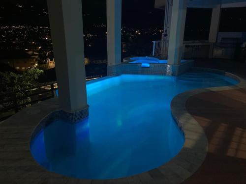 City View Kgn Luxe 1-2 BDR Pool Deck View