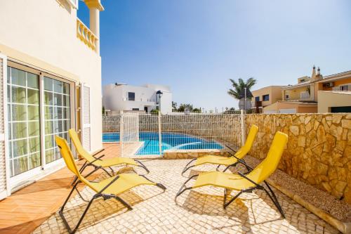 Villa Girasol with swimming pool and jacuzzi gîte à louer Alfarrobeira