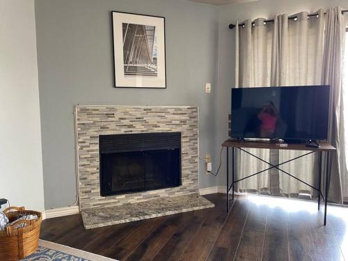 1 Bed Condo Near LK Ray Hubbard - Apartment - Garland