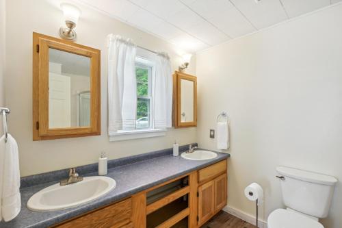 Charming and Scenic Gouldsboro Getaway with Patio!