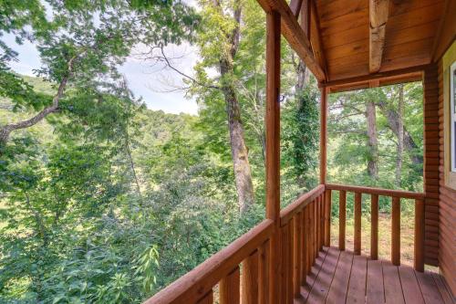 Cozy Cabin with Direct ATV Trail Riding and Mtn Views! in 加利威爾