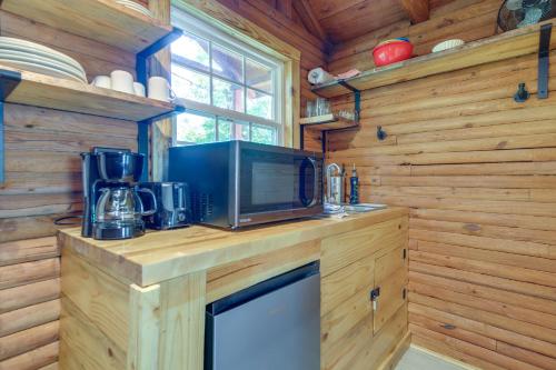Cozy Cabin with Direct ATV Trail Riding and Mtn Views! in 加利威爾