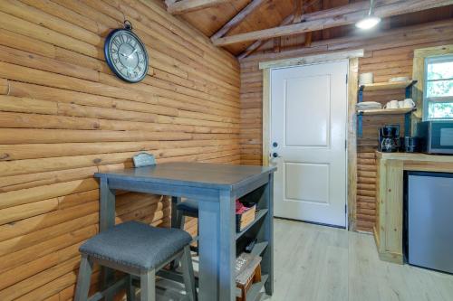 Cozy Cabin with Direct ATV Trail Riding and Mtn Views! in 加利威爾