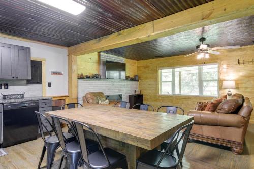 Huntsville Vacation Rental with Hiking and ATV Trails! in 加利威爾