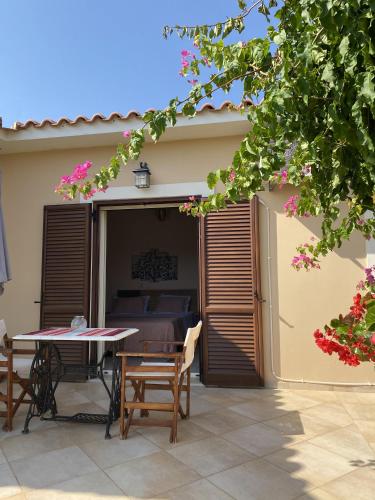 House with Garden in Peratata - 10' from City Center