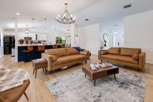 New Regal Manor Paradise Dreamy Heated Pool Spa in Royal Palm Beach (FL)