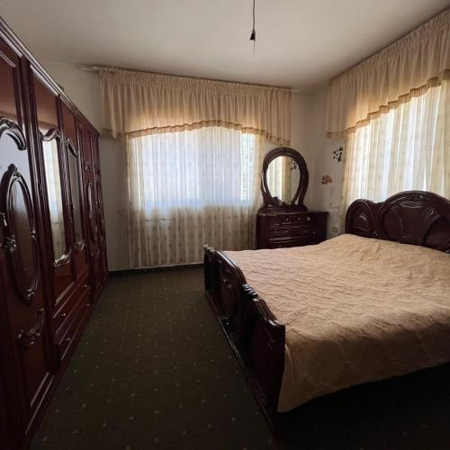 Ajloun Rest House in อัญลูน