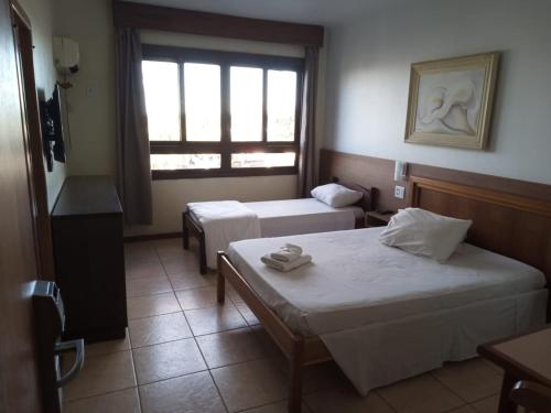 1 double bed, 1 twin bed