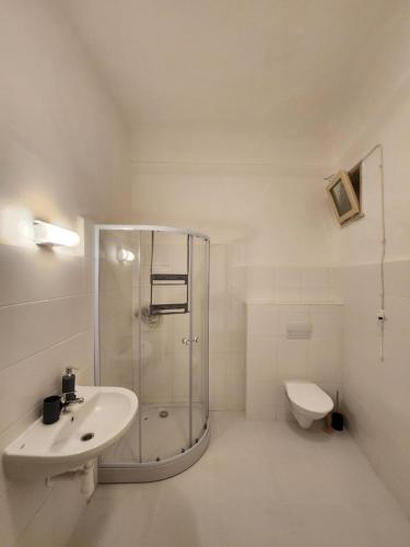 4 bedrooms, 7 beds