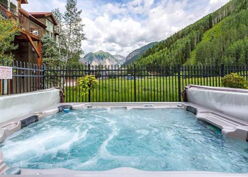 Premier Downtown Telluride Condo with Pool, Hot Tub & Parking