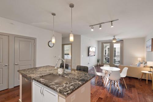 Comfy Retreat Balcony Views Amenities in Woodbridge, USA