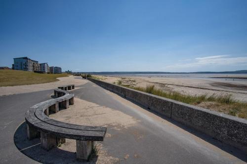 Beach View - 2 Bedroom Apartment - Llanelli