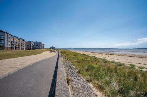 Beach View - 2 Bedroom Apartment - Llanelli