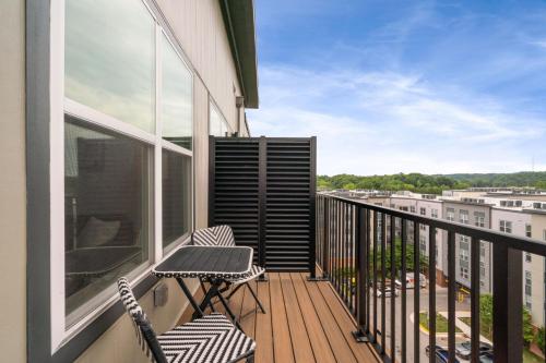 Cozy Getaway - Top Floor Views - Near DC