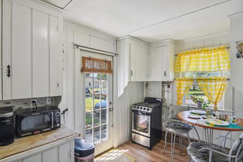 Cozy Massachusetts Escape with Patio, Near Beaches! in Fairhaven, USA