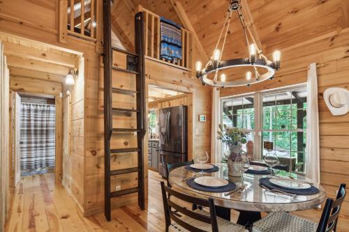 Pet-Friendly Lake Lure Cabin w/ Outdoor Oasis! in Green Hill