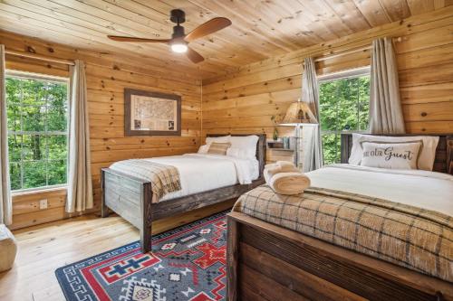 Pet-Friendly Lake Lure Cabin w/ Outdoor Oasis! in Green Hill