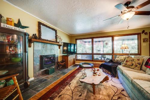 Fire Pit and Mtn Views North Carolina Abode!