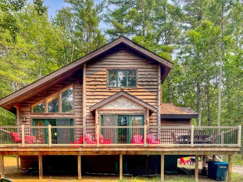 ADK Cabin with Hot Tub, Near Whiteface, Lake Placid, Fire Pit, Game Rm in Jay, USA