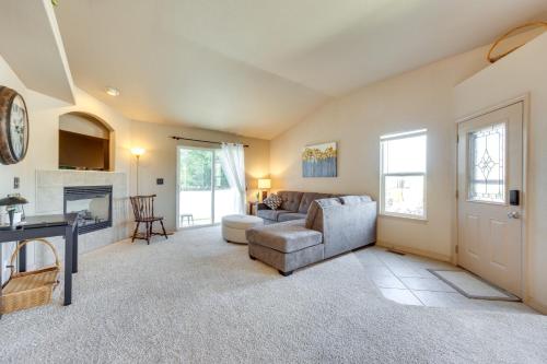 Colorado Springs Townhome with Game Room and Grill! in Colorado Springs, USA