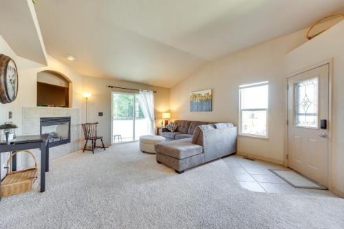 Colorado Springs Townhome with Game Room and Grill!