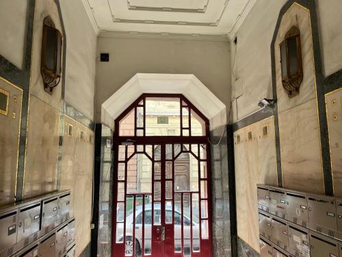 Quiet and Stylish Rooms in the Palace District 5