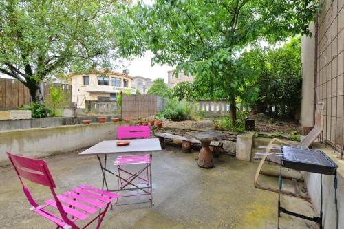 Bright studio with garden