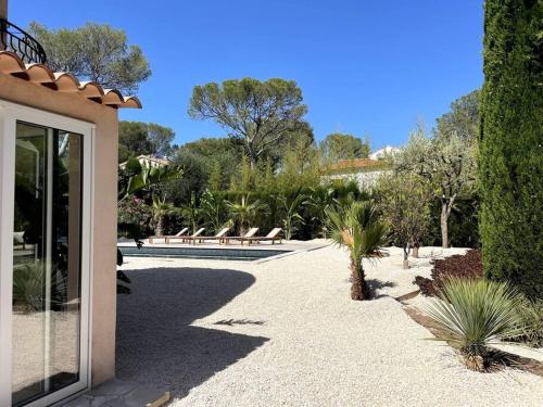 Swimming pool, Villa Aloes - proche des plages in Boulouris