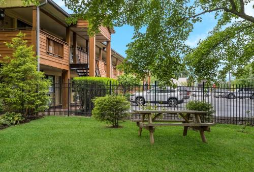 SureStay Plus by Best Western Woodbury Inn in Woodbury, USA